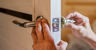 Установка и замена дверной ручки в Павловском Посаде от 274 руб. – Мастер24, монтаж фурнитуры, недорого
